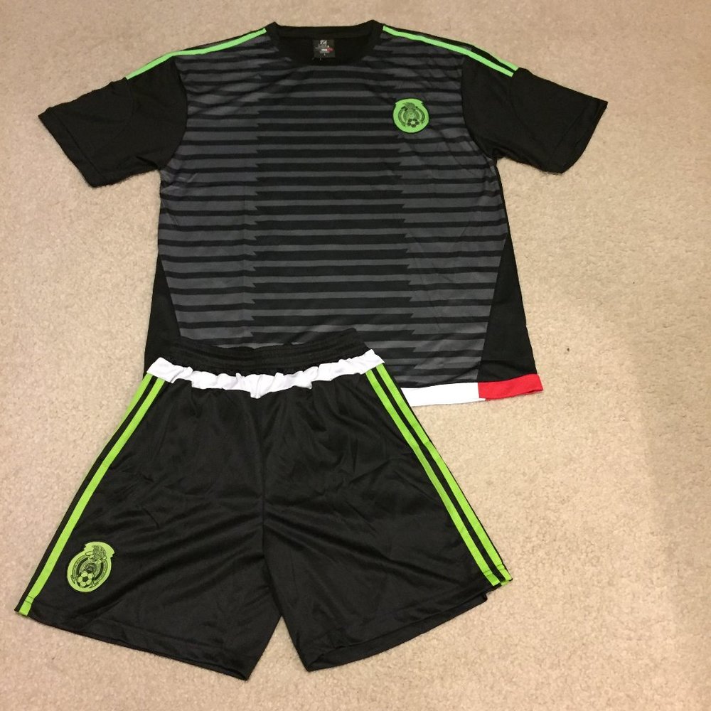 Vintage Mexico soccer fútbol  jersey playera and shorts adult size